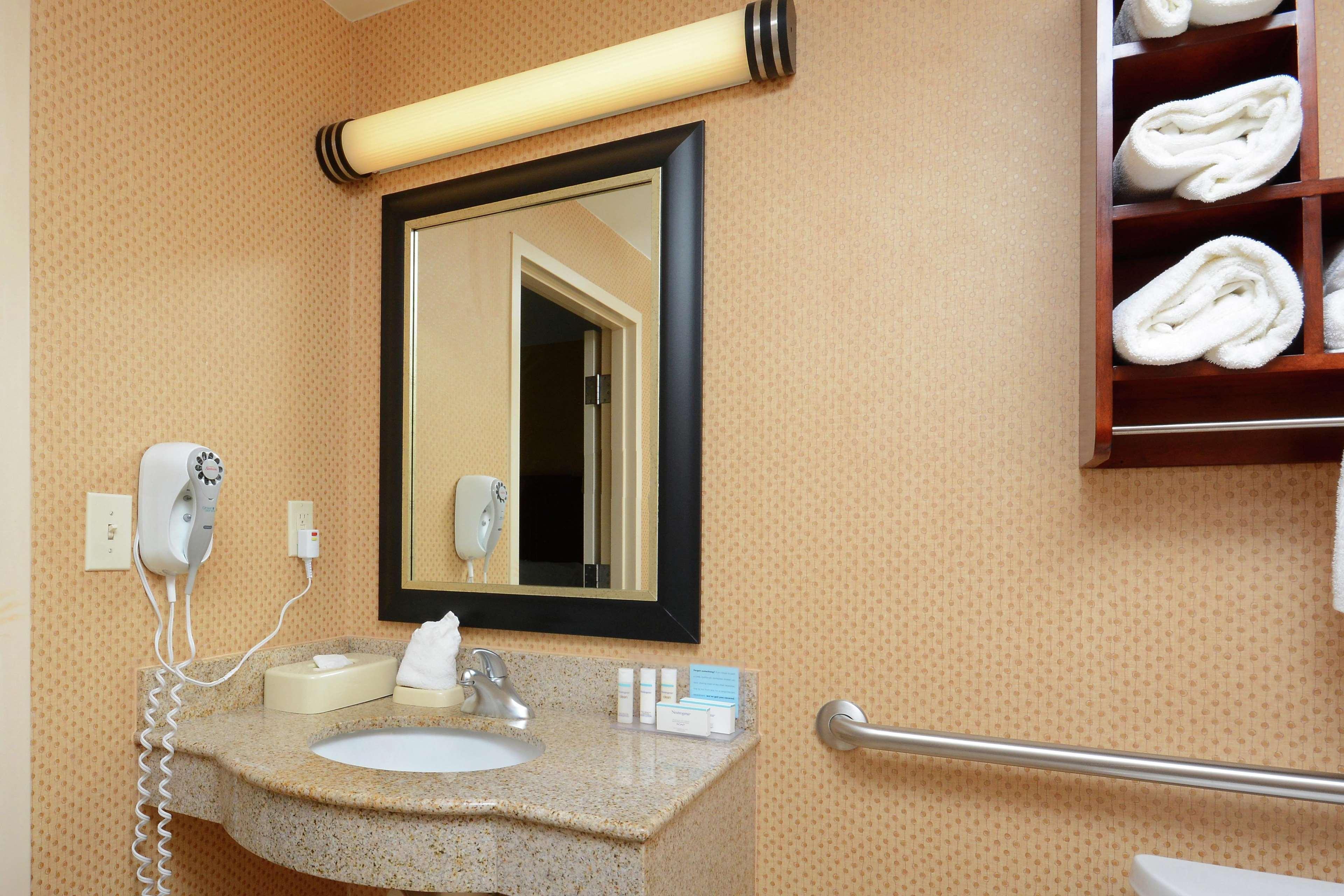 Hampton Inn & Suites Хантерсвилл Экстерьер фото